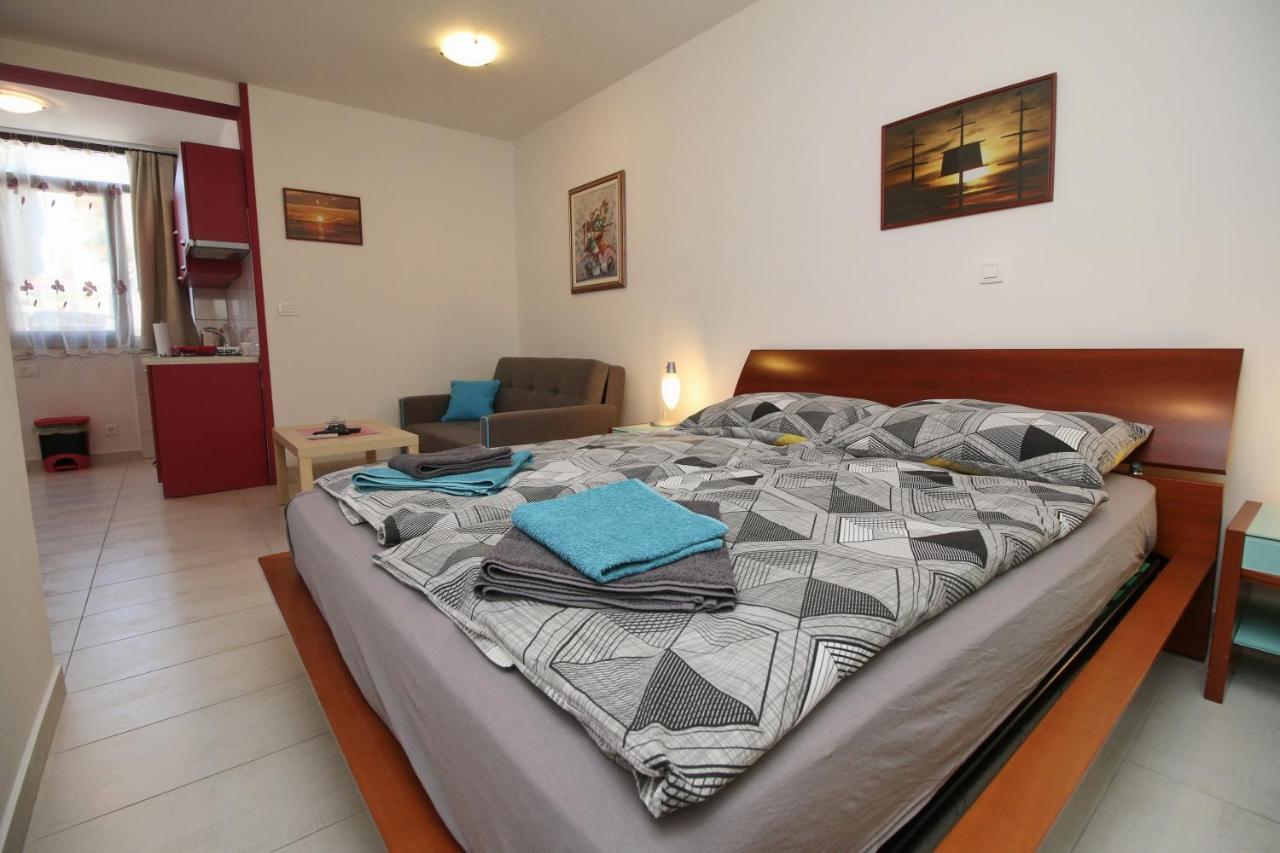 Apartment Svid ロヴィニ エクステリア 写真