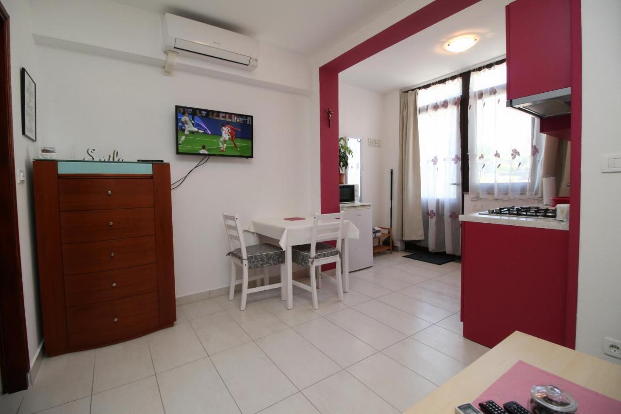 Apartment Svid ロヴィニ エクステリア 写真