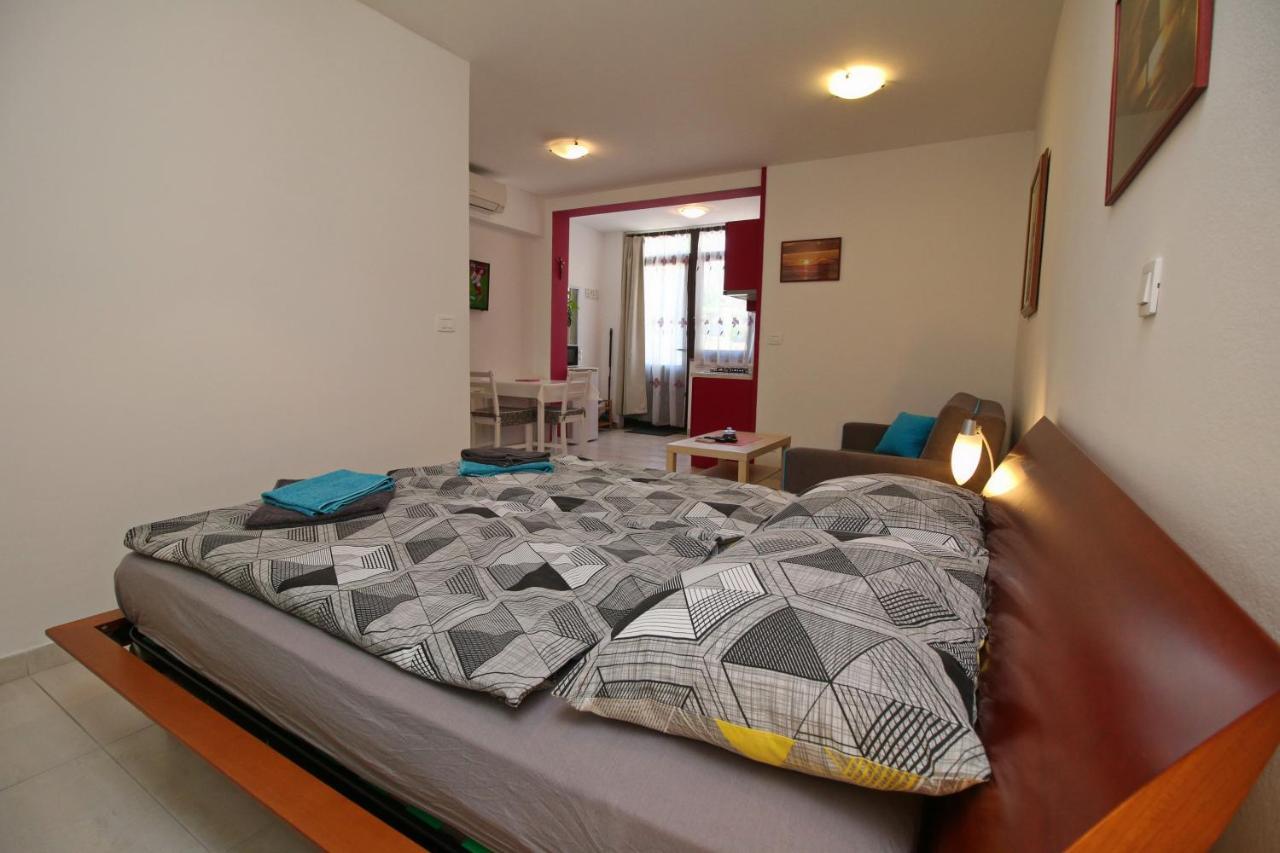Apartment Svid ロヴィニ エクステリア 写真