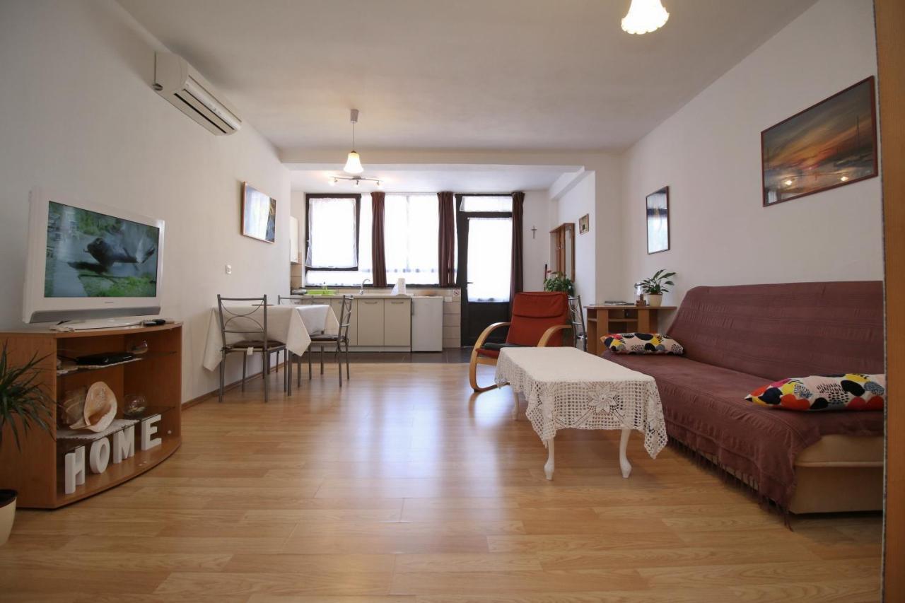 Apartment Svid ロヴィニ エクステリア 写真