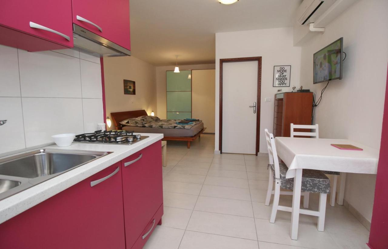 Apartment Svid ロヴィニ エクステリア 写真